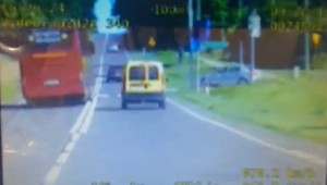 Policjanci przystopowali kierowcę autokaru. Dorzucili mu jeszcze mandat i punkty karne