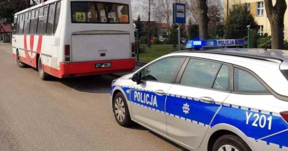 Policyjna kontrola autobusu