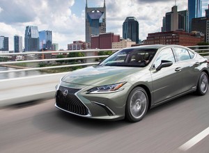 Lexus ES - przybysz z USA