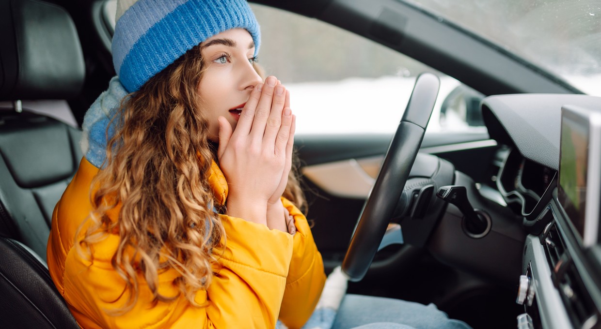 "Zimny nawiew" pojawia się w aucie na zakrętach. To nie jest usterka