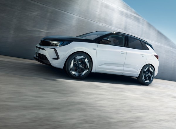 Nowy Opel Grandland GSe to hybrydowy SUV na sportowo