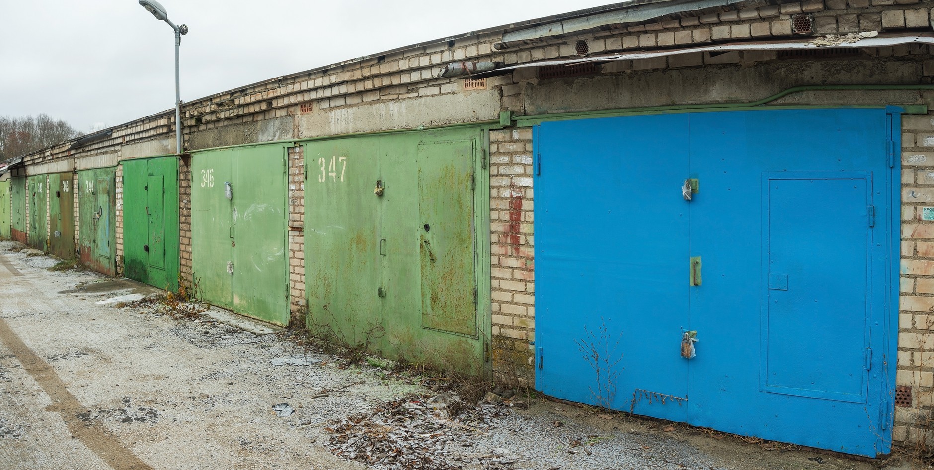 Trzymanie samochodu zimą w nieogrzewanym garażu wbrew pozorom może być gorsze niż na dworze