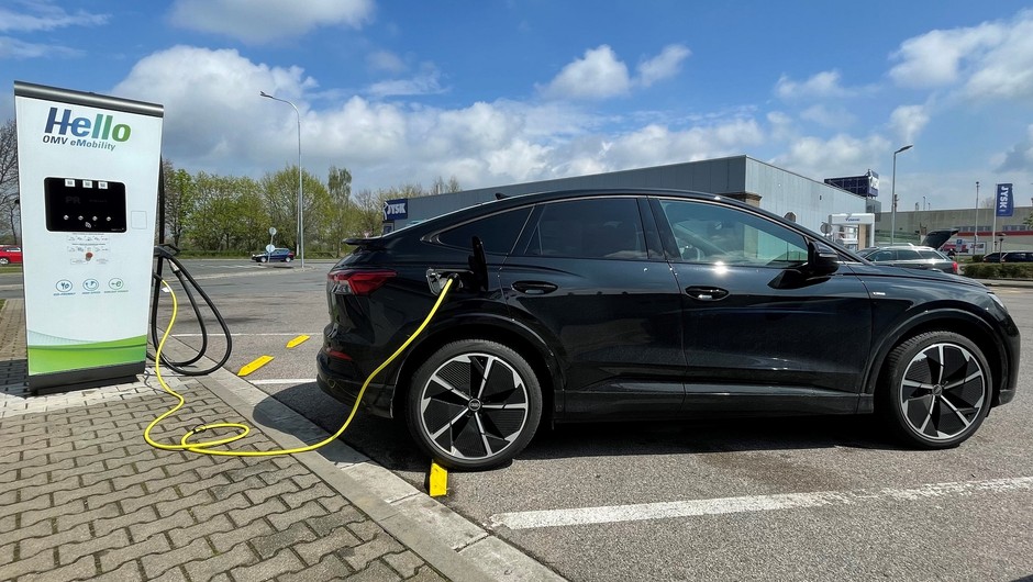 Testujemy koszty ładowania na trasie z Audi Q4 e-tron Sportback