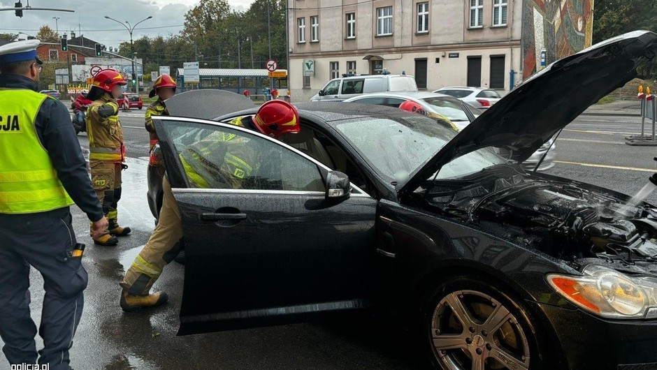Strażacy dokończyli akcję, którą rozpoczęli policjanci