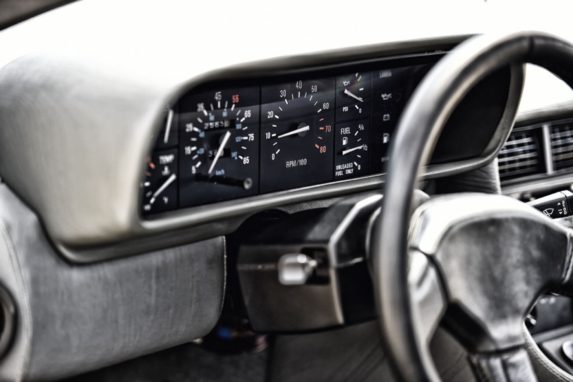 DeLorean DMC-12 i BMW i8 - Wechikuły czasu