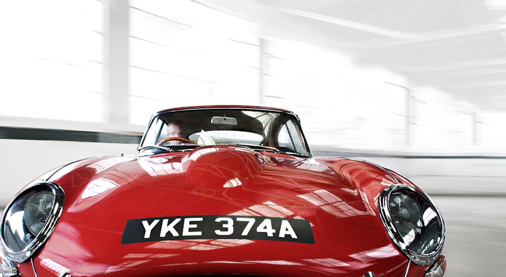 Jaguar E-Type pięćdziesięciolatkiem