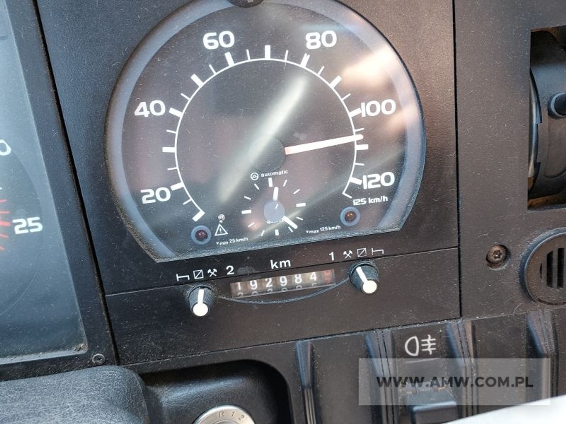 Wojskowe Volvo FL12 z naczepą Lohr