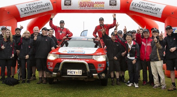 Hybrydowy Outlander na mecie Australasian safari 2014