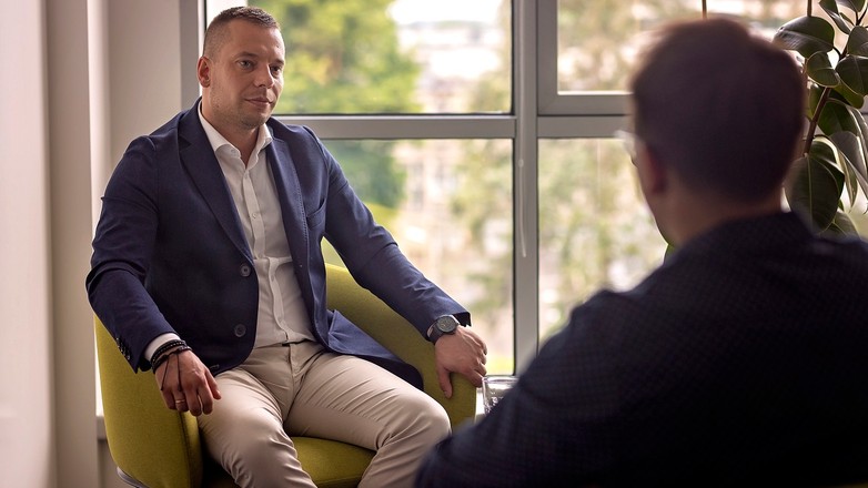 Szczera rozmowa z detektywem na temat kradzieży samochodów