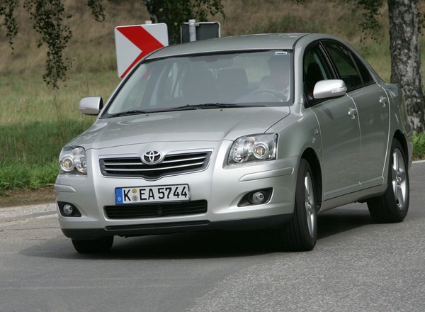 Toyota Avensis. Poduszka powietrzna może zadziałać jak pocisk. Akcja serwisowa
