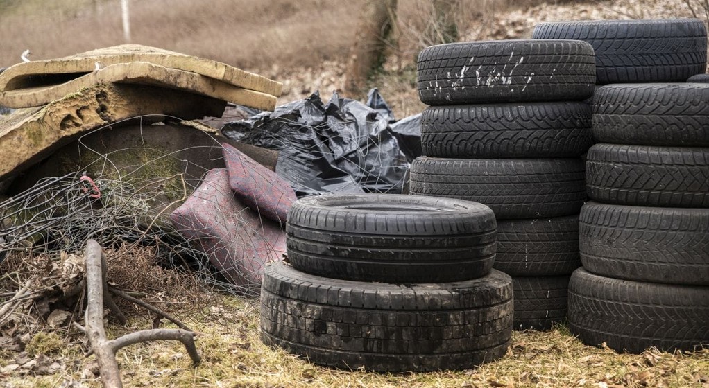 Zużyte opony zebrane przez wolontariuszy w Bydgoszczy