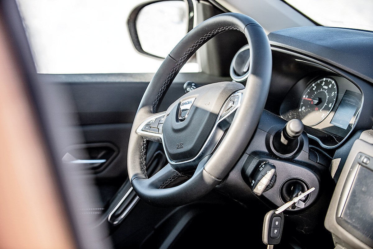 Dacia-Duster-Pickup- deska rozdzielcza jak w standardowym modelu.