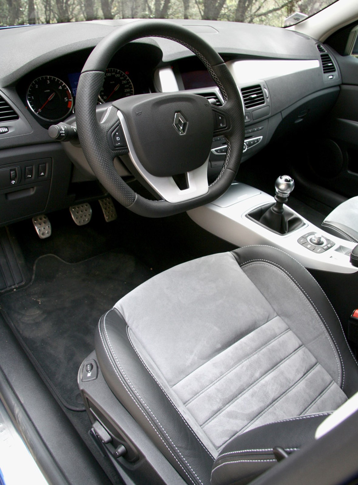 Renault: pierwsze wrażenia z jazdy Laguną GT