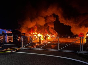16 ciężarówek spłonęło w Osiecznicy. To drugi pożar w ciągu kilku dni