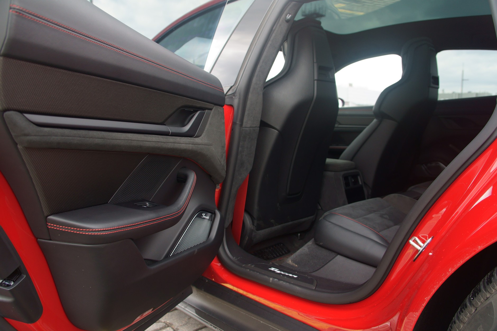 Kierowca z długimi nogami nie zostawi dużo miejsca pasażerowi