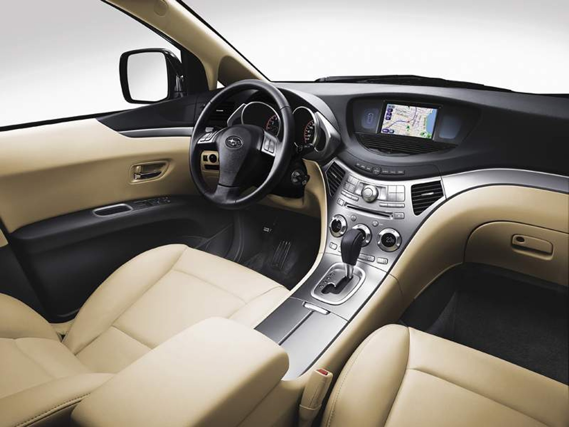 Paryż: Subaru Legacy po face liftingu