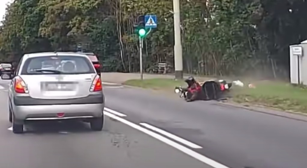 Potrącony skuter, sprawca wypadku ucieka