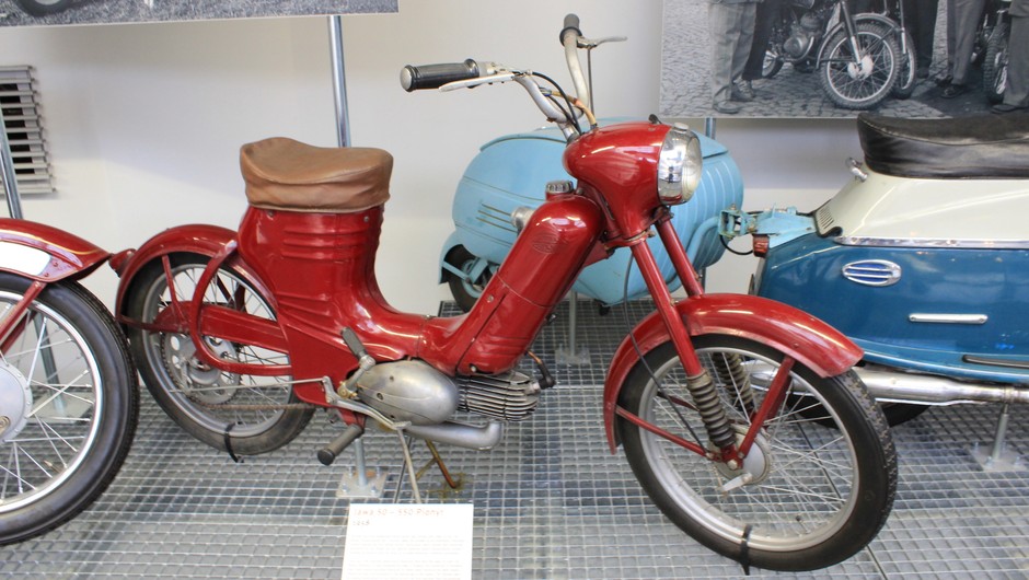 Zabytkowy motorower Jawa
