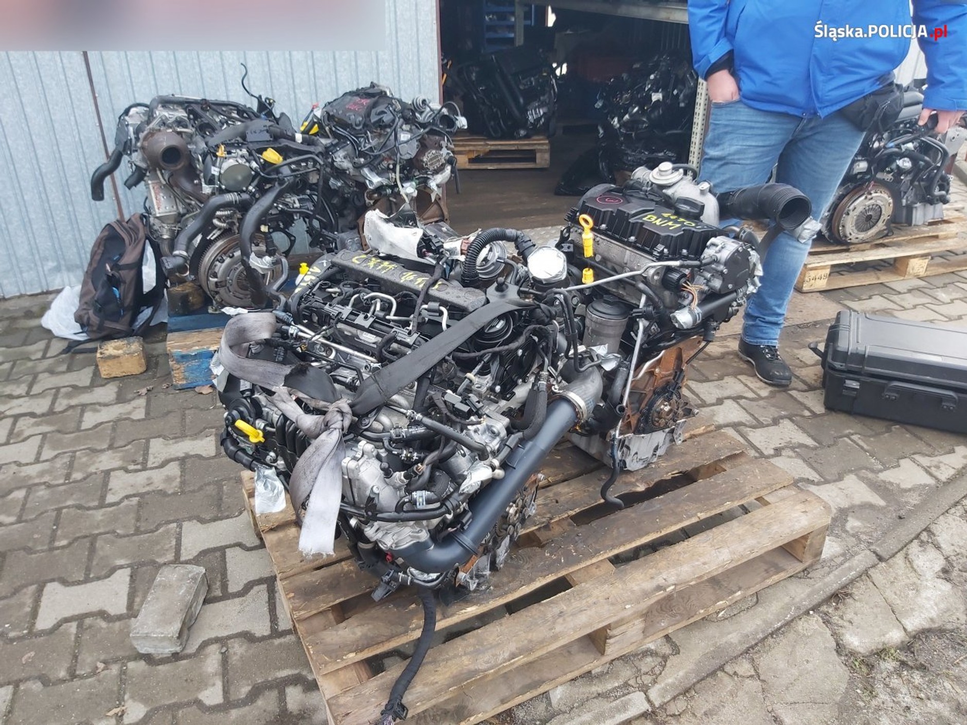 Policja odzyskała części ze skradzionych aut
