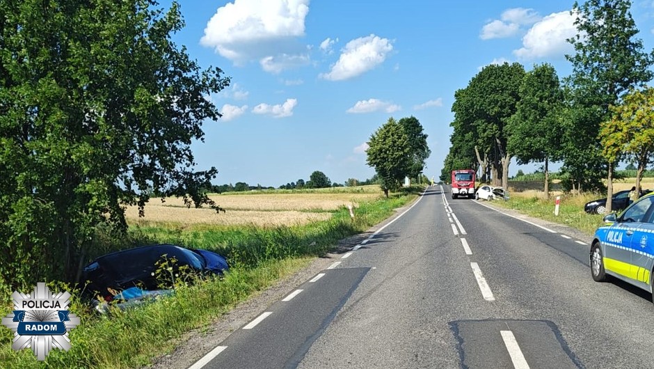 Kierowca Toyoty wyprzedzał. Zderzył się z wyprzedzającym Nissanem