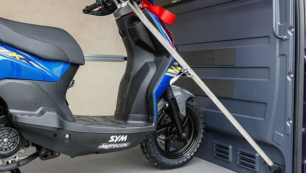 Jak zamocować motocykl do transportu