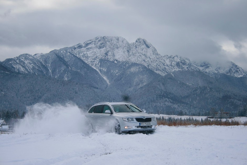 TOPR i Skoda Superb: zimowe klimaty w tatrach