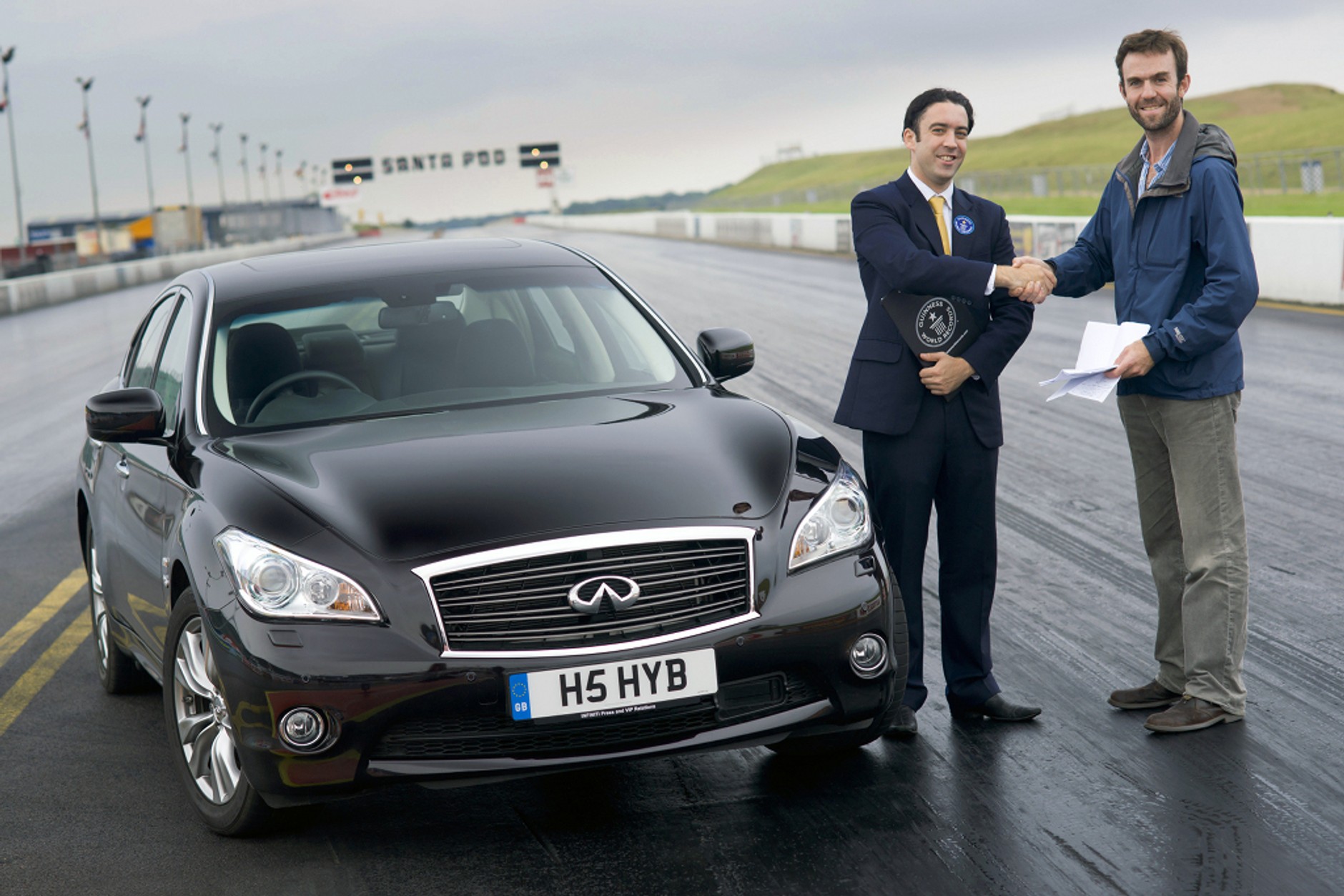 Hybrydowe Infiniti w Księdze Rekordów Guinnessa