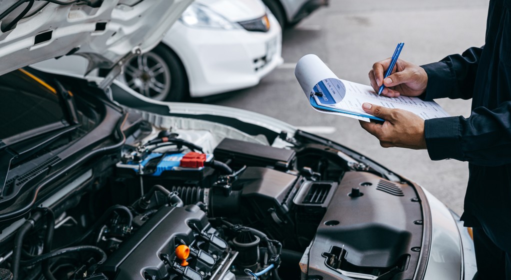 W długiej liście pozycji na fakturze za przegląd łatwo ukryć kilka dodatkowych pozycji, które narażają klienta na niepotrzebne wydatki