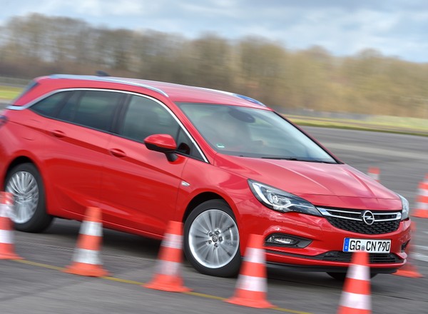 Opel Astra Sports Tourer 1.0 Ecotec: Praktyczny i lekki w prowadzeniu