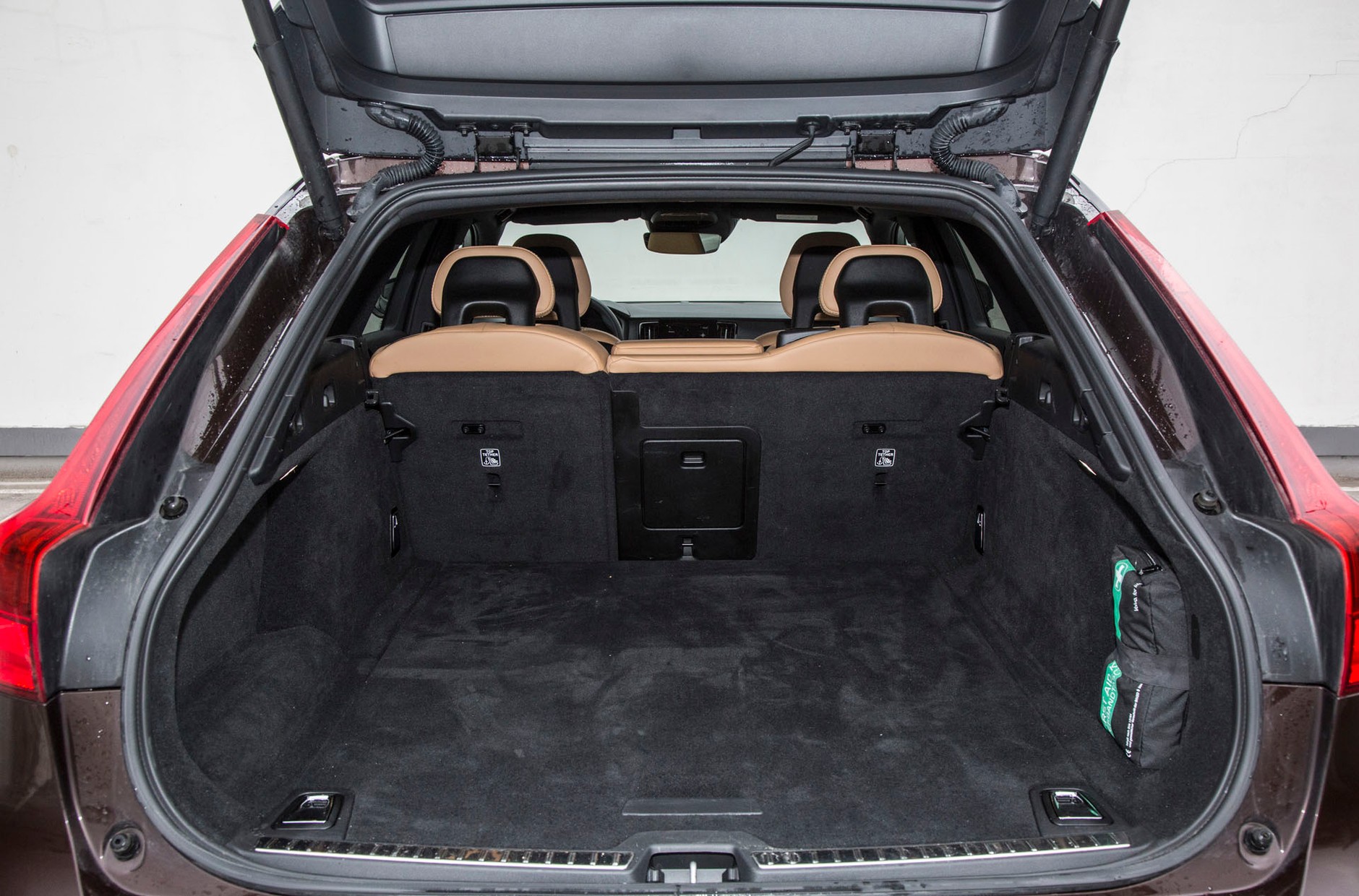 Volvo V90 D5 AWD - pięć metrów dobrego stylu