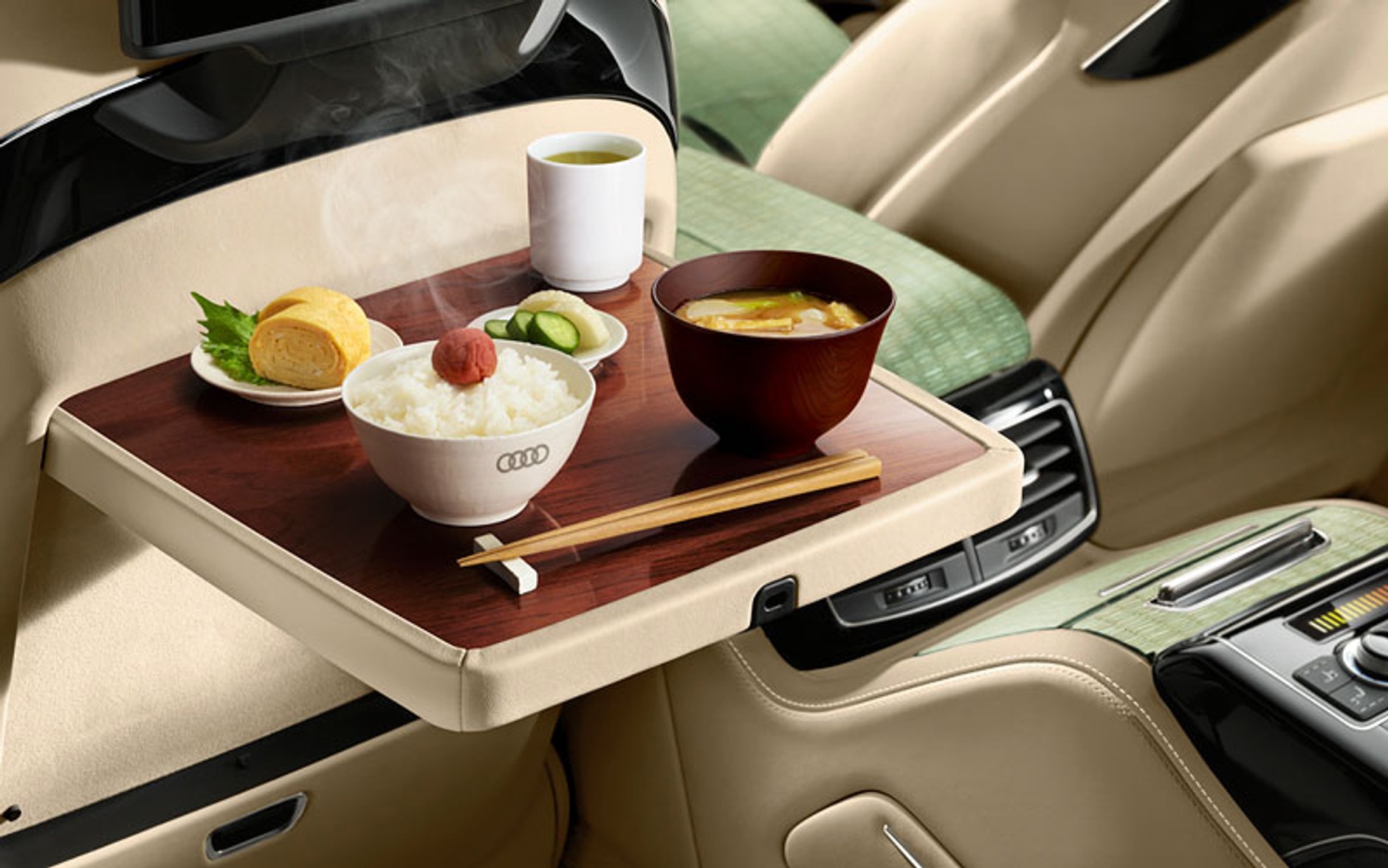 Audi A8 z ryżowarem na pokładzie