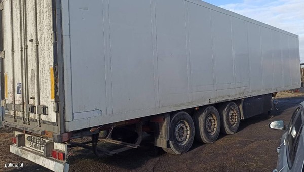 Z parkingu zginęły dwie naczepy chłodnie. Zuchwałe kradzieże w woj. mazowieckim
