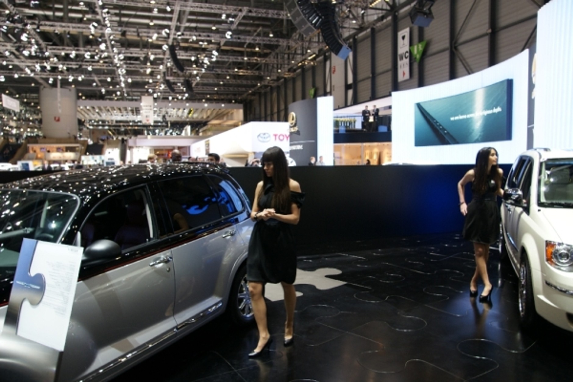 Genewa 2010: Dziewczyny z salonu samochodowego w Genewie (galeria)