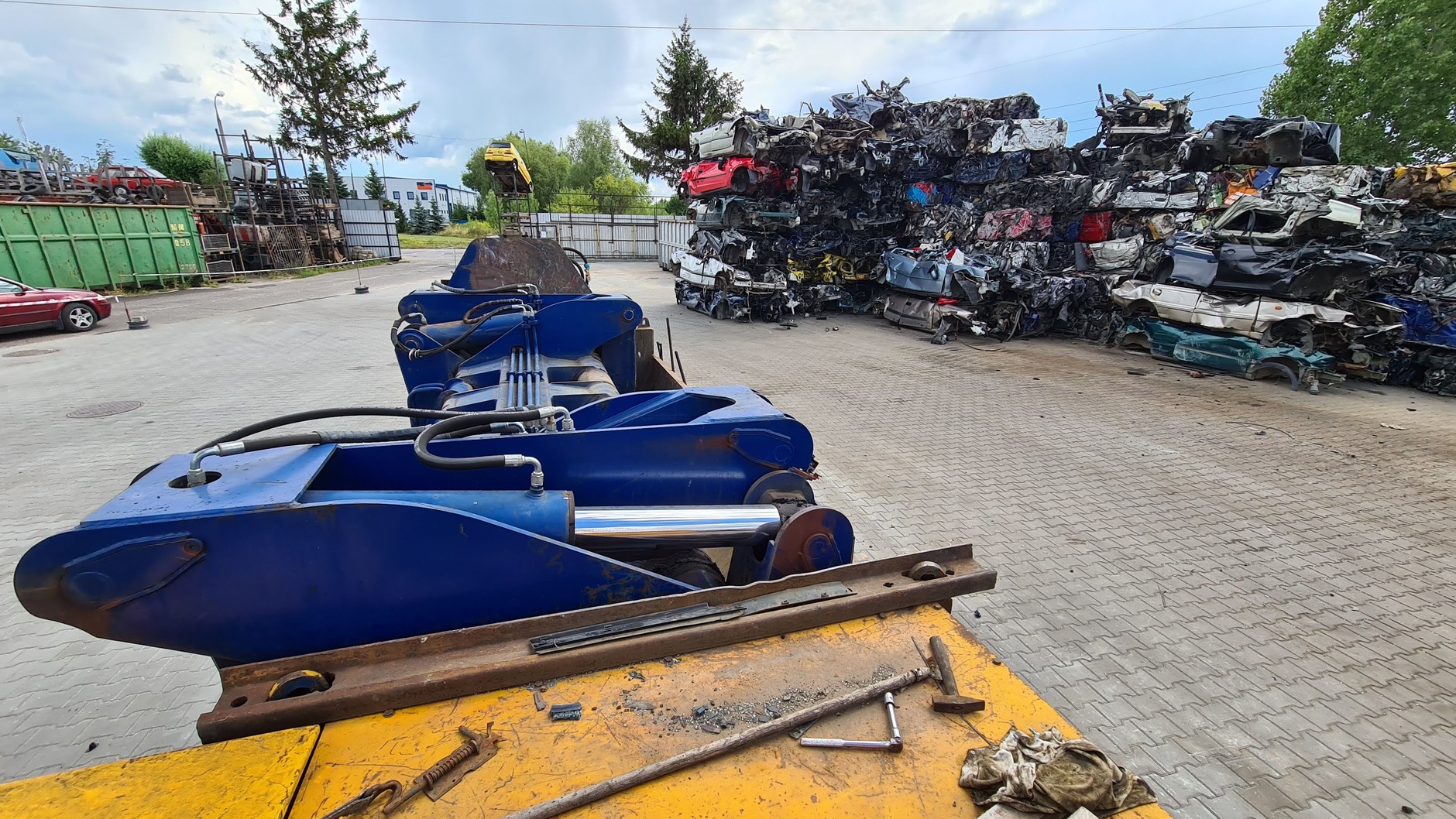 Auto złom w Siedlcach. Sprawdzamy jak samochody kończą swój motoryzacyjny żywot