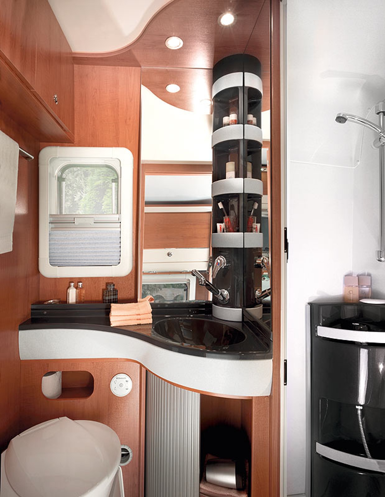 Volkswagen T5: kamper z firmy Karmann-Mobil