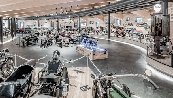 Słynne alpejskie muzeum motocykli doszczętnie spłonęło