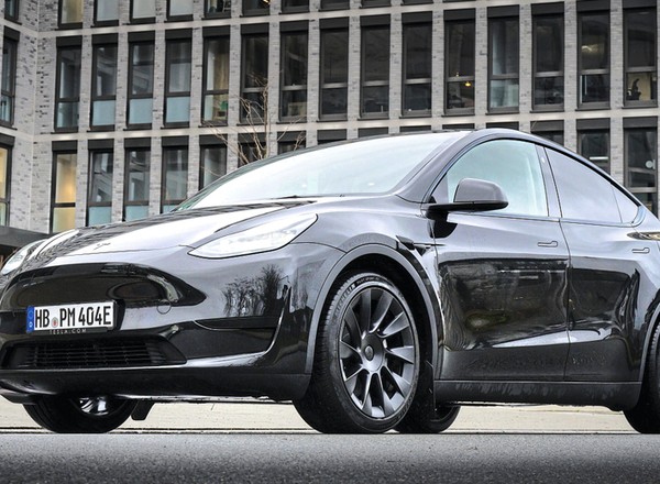Używana Tesla Model Y. Czy warto kupić auto, którego właściciele się dziś wstydzą?