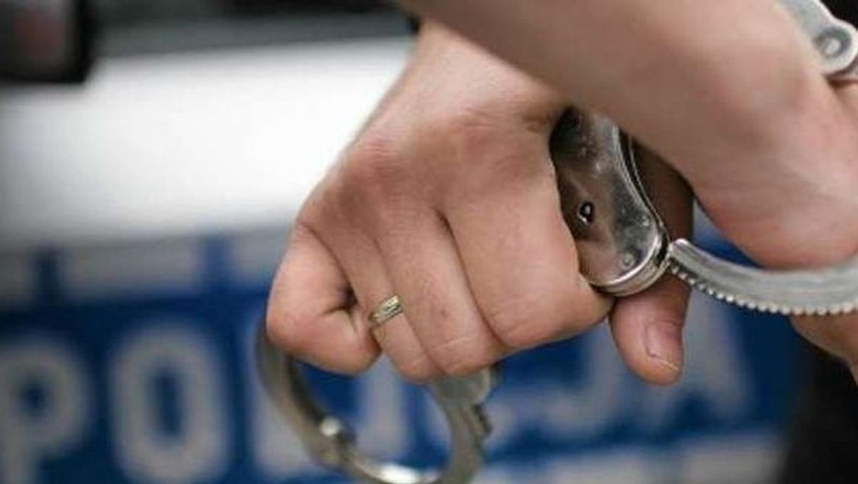 Policjanci zauważyli kierowcę Opla. Nie mieli innego wyjścia