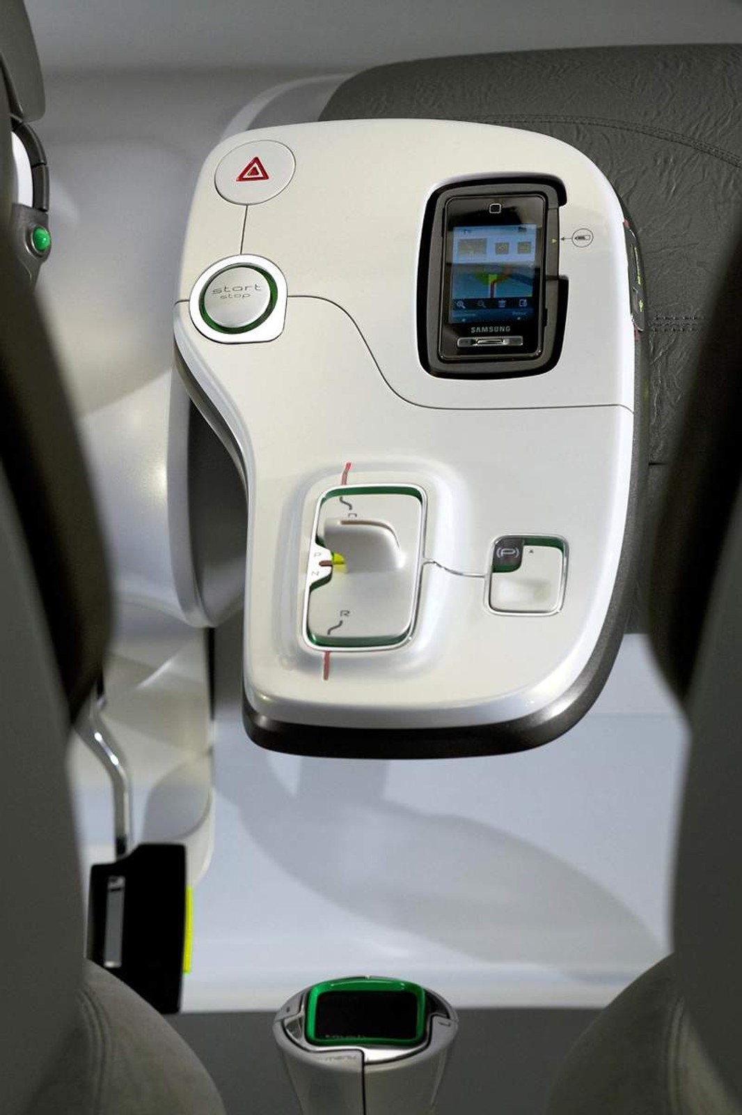 Paryż 2008: niezwykły Renault Z.E. Concept (fotogaleria + wideo)