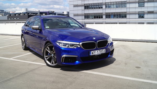 BMW M550d xDrive Touring – niebieski pocisk | TEST