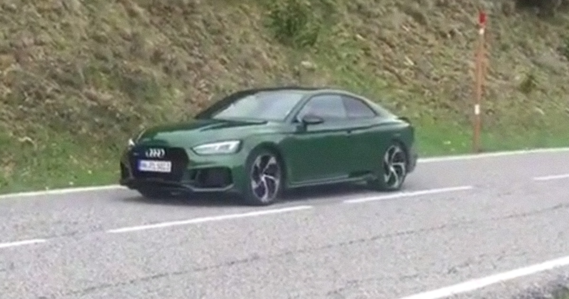 Audi RS5 przyłapane podczas kręcenia reklamy