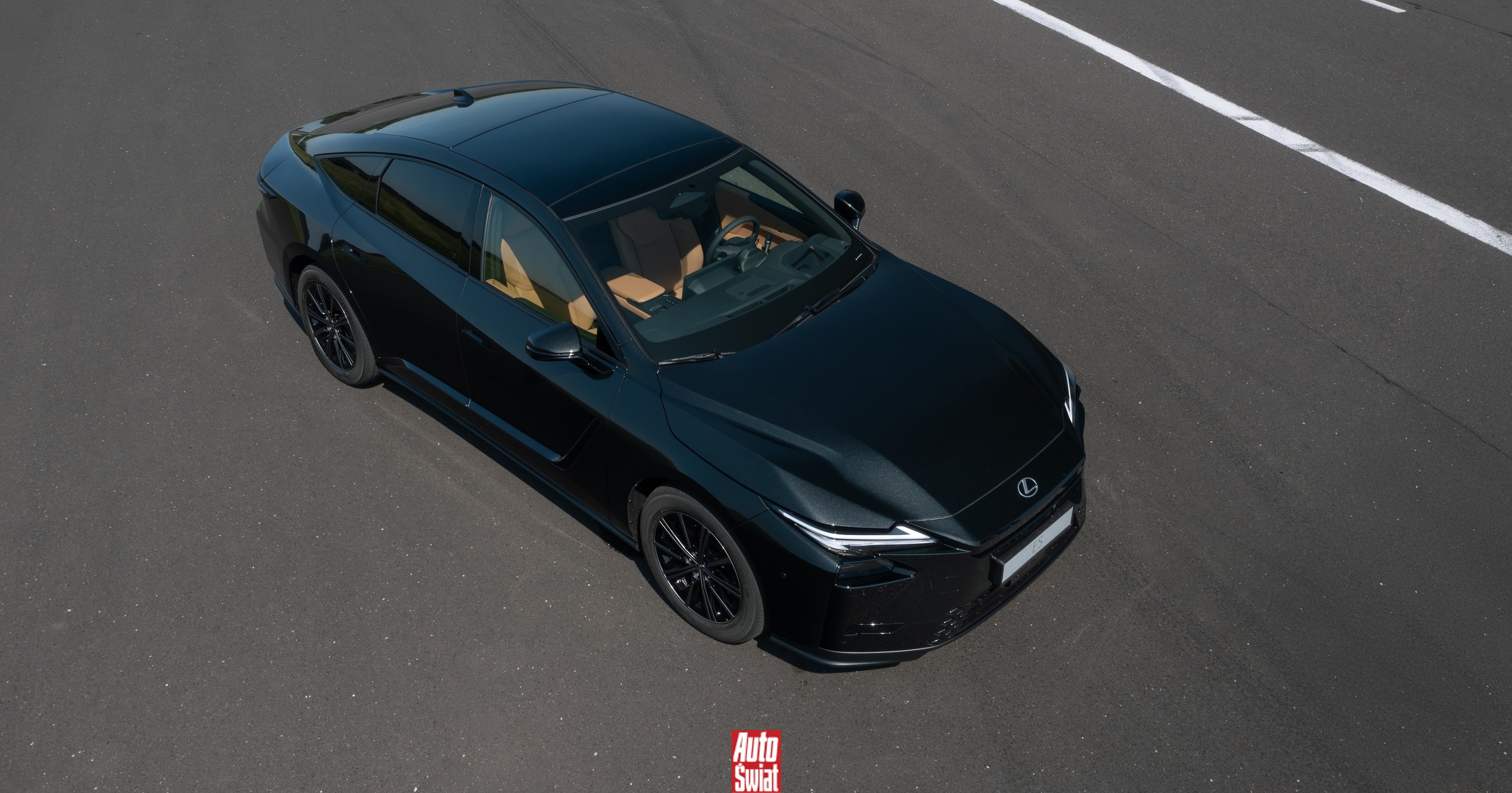 Nowy Lexus ES w polskiej ofercie. To już nie jest tylko bogatsza Toyota Camry