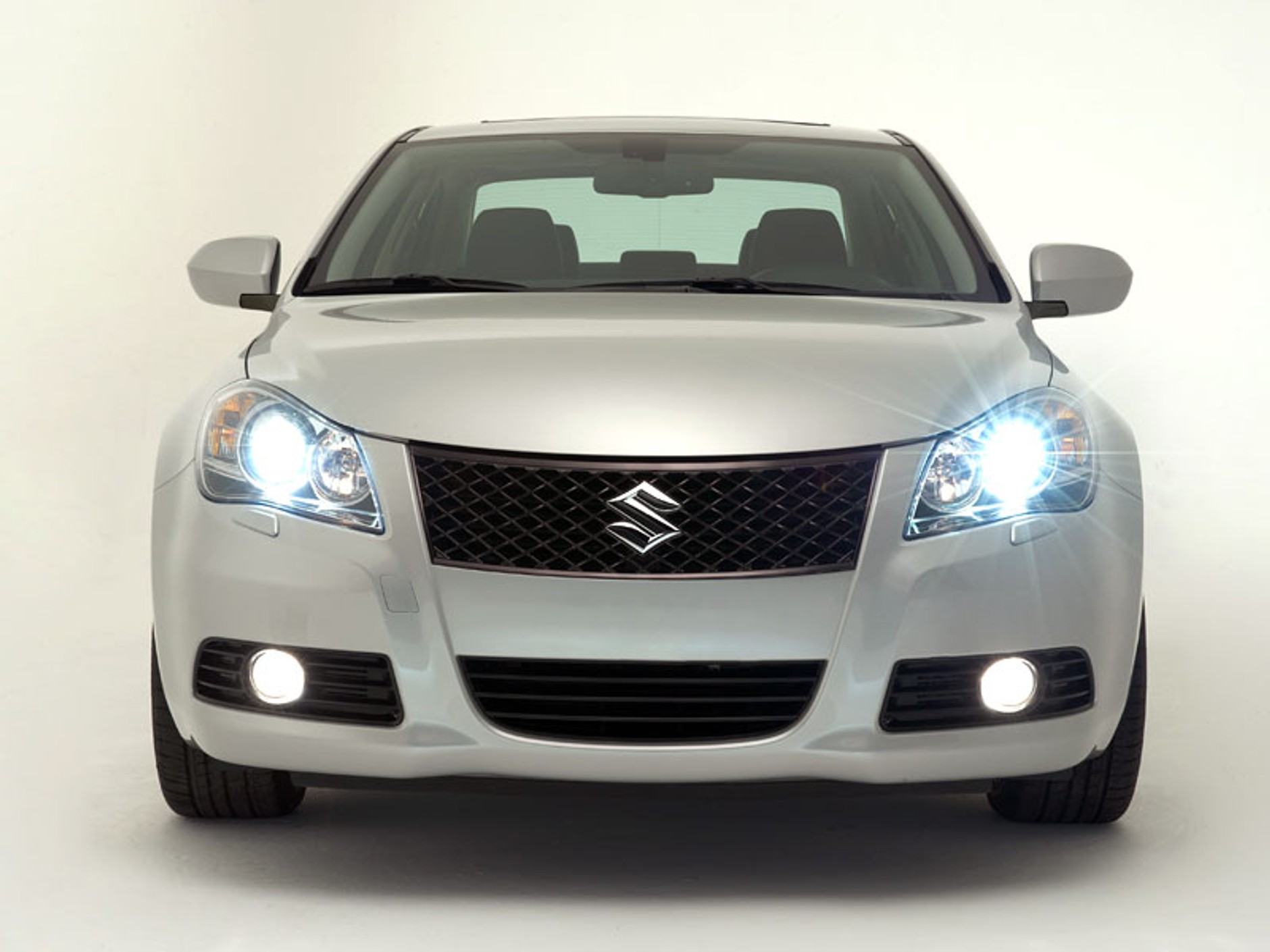 Tokio 2009:  Suzuki Kizashi będzie sprzedawane najpierw w Japonii