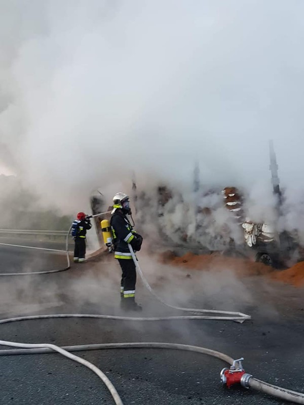 Pożar ciężarówki z paszą na autostradzie A2