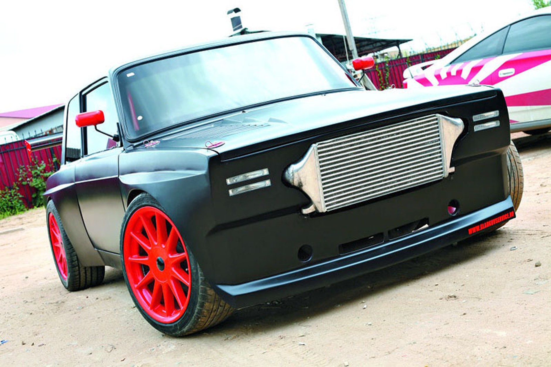 Lada 2105 Gladkov Edition: rosyjski tuning nieco inaczej