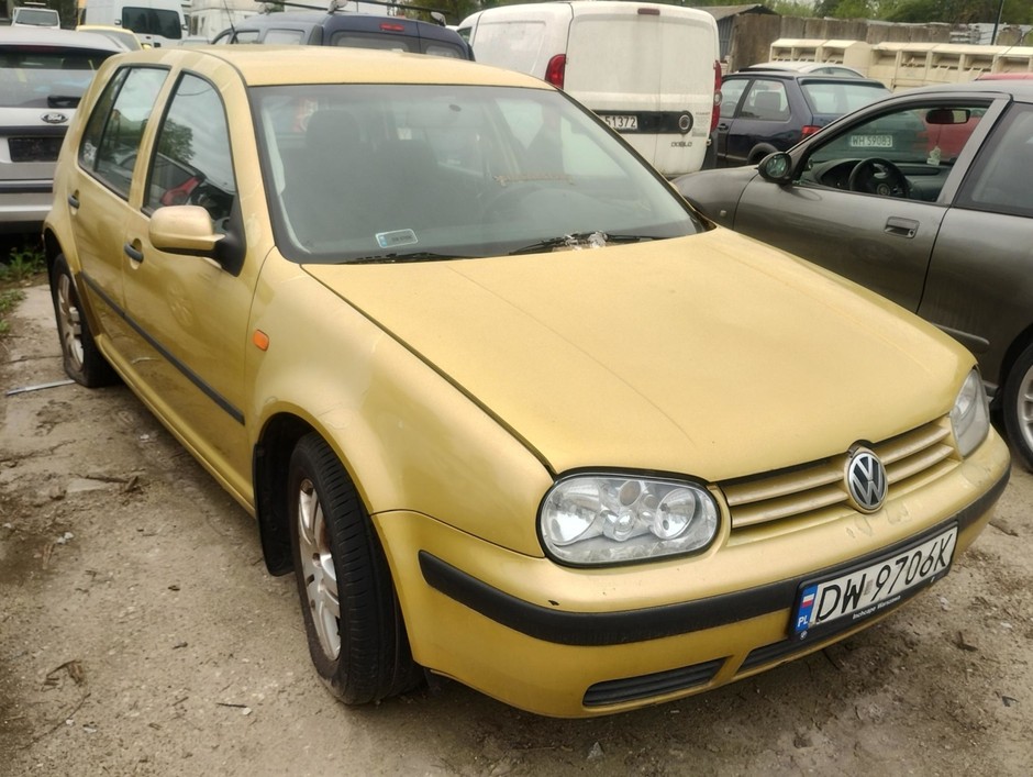 Porzucone samochody oferowane na sprzedaż przez ZDM Warszawa