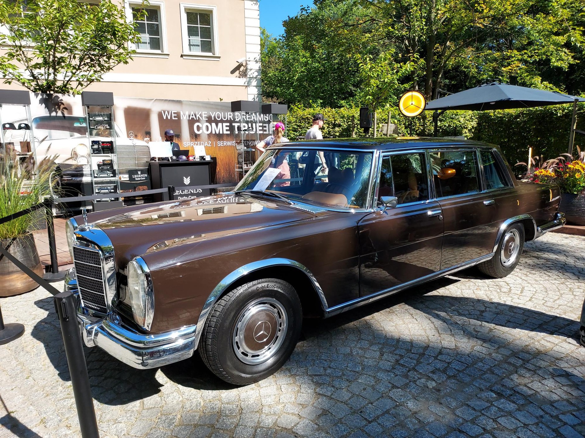 Klasyczne pojazdy na zamku Topacz 2024. Mercedes 600