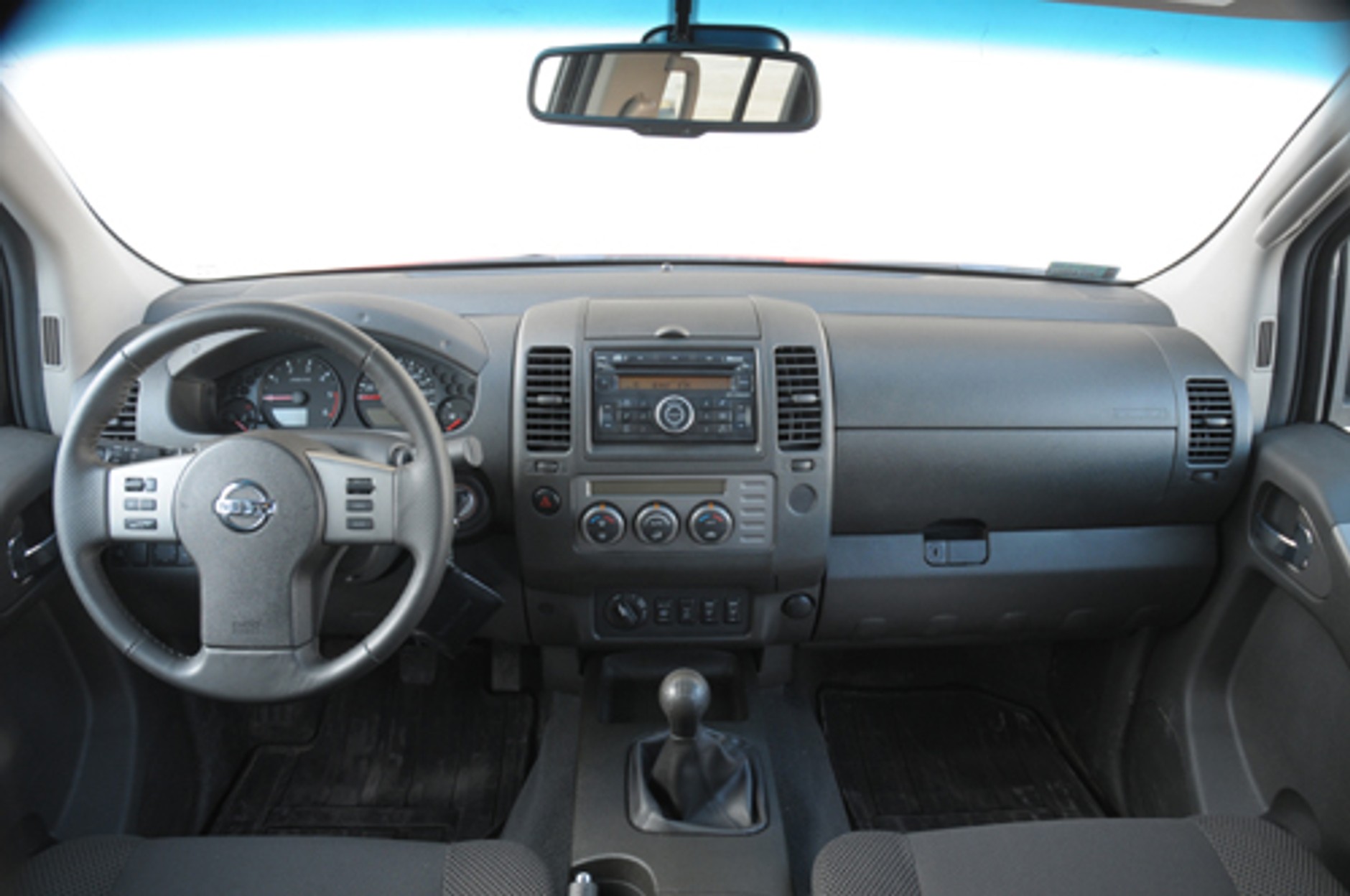 Nissan Navara 2.5d LE - Pikap wielozadaniowy