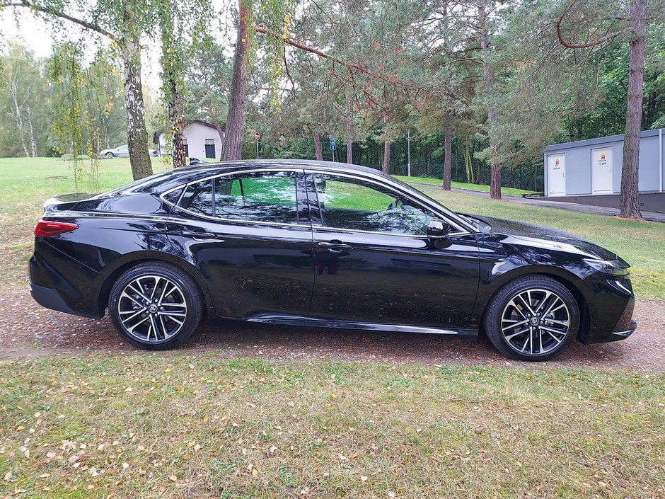 Toyota Camry 9. generacji