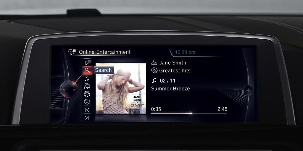 W BMW można zobaczyć m.in. okładki albumów odtwarzanych z sieci.